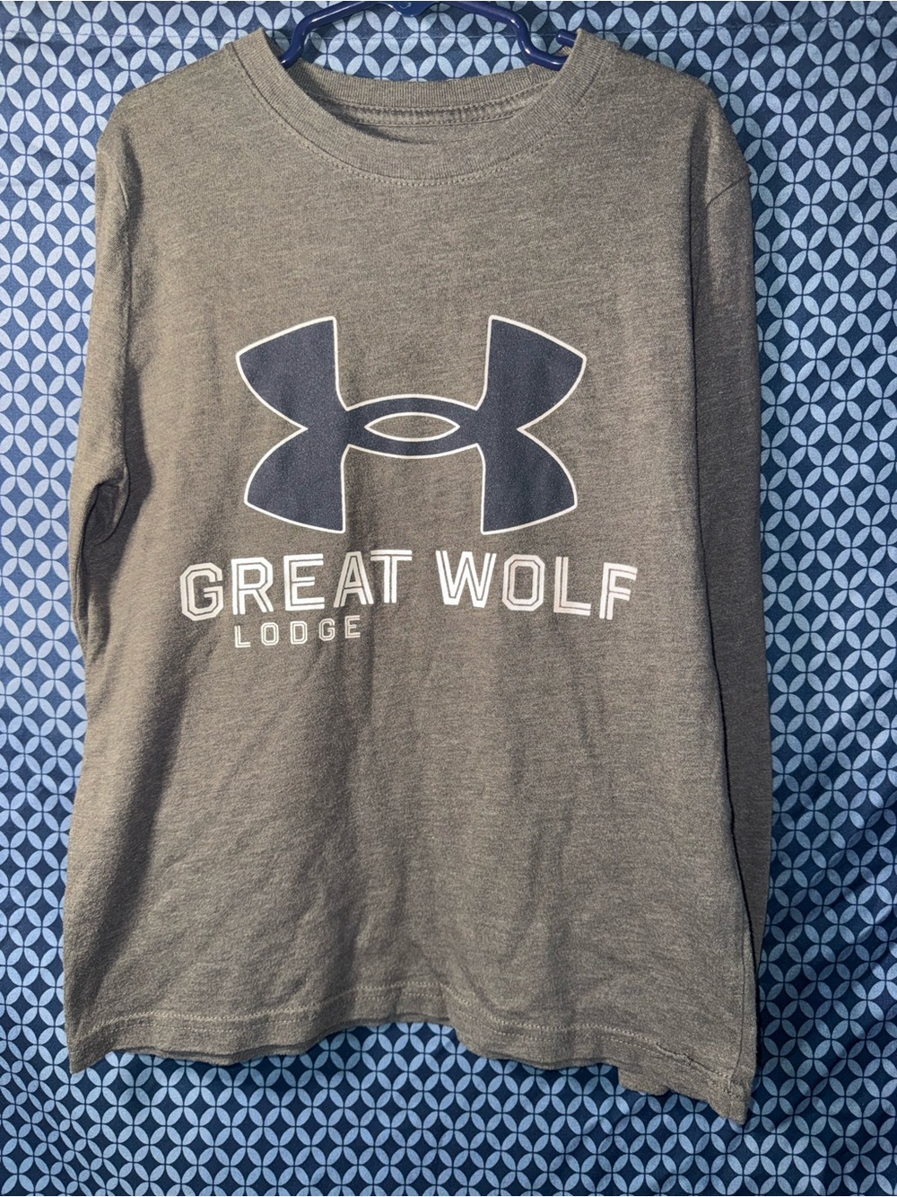 Under Armour Boys' Long Sleeve Tee in Gray with Great Wolf Lodge Logo